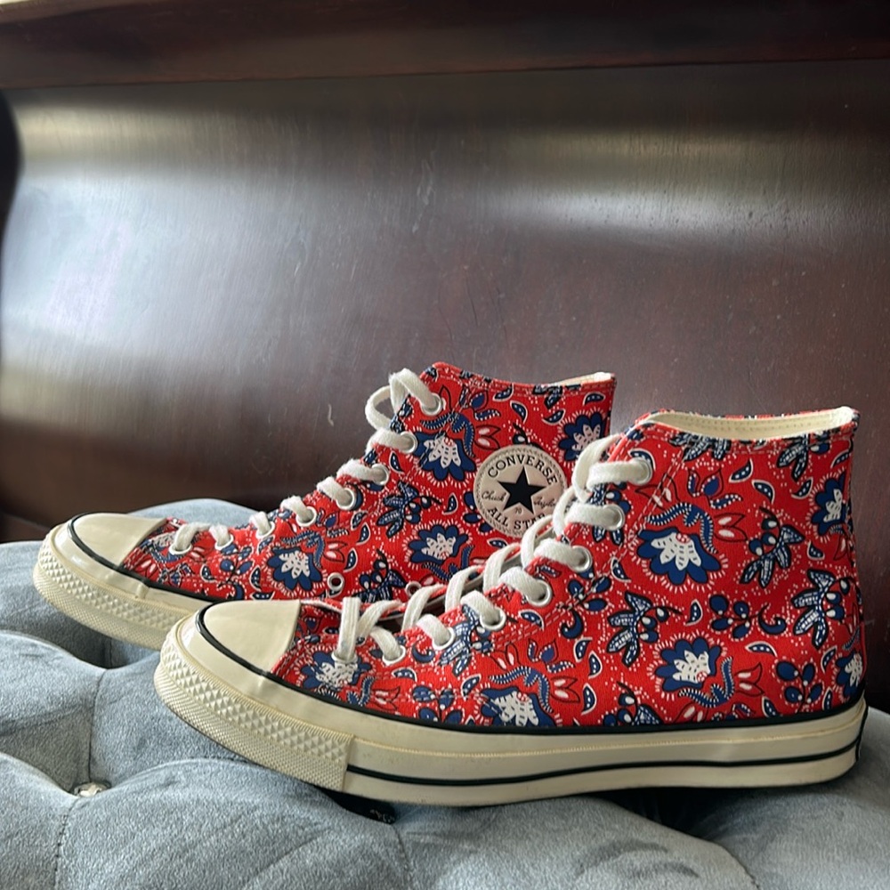 Men’s size 10 floral high top Converse